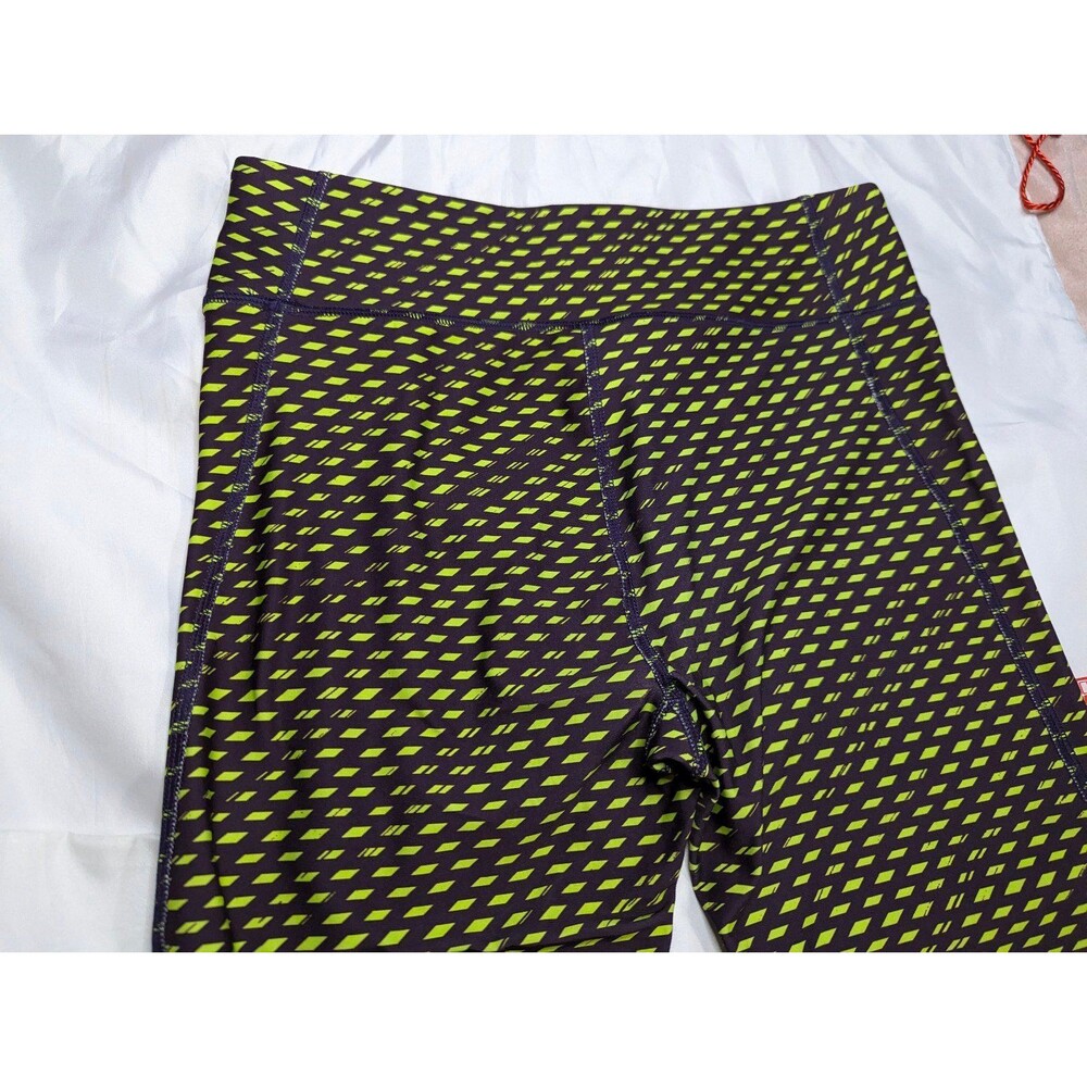Under Armour Heat Gear Black/Florescent Yellow Design Capri Leggings Medium